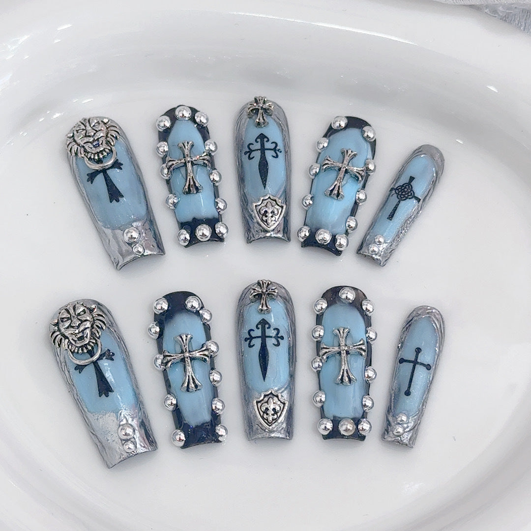 Dekoratives 3D Press-On Nail Set mit Gothic-Elementen