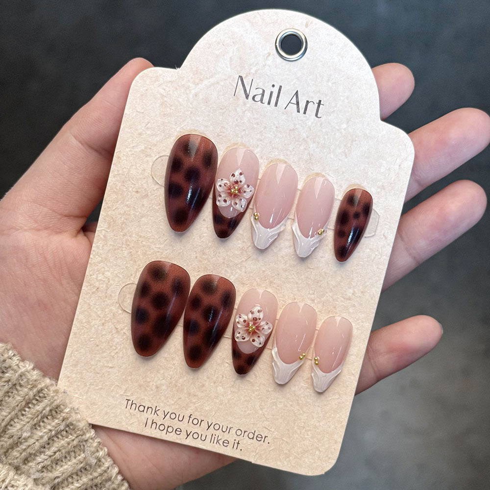 Elegantes Floral Press-On Nagelkunst Set Brehn