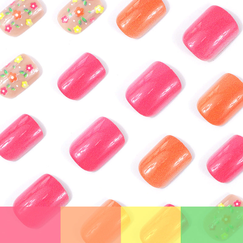Trendiges Floral-Nagelkunst-Design Brehn