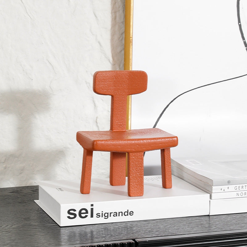 Miniatur Kinderstuhl Skulptur