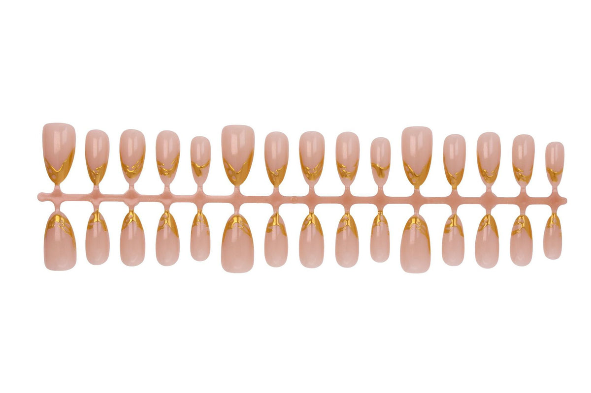 Kunstnägel mit eleganten Goldspitzen Brehn