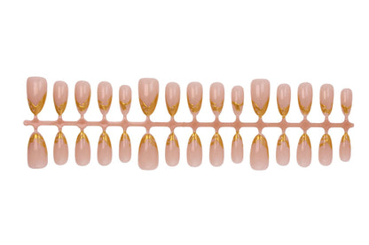 Kunstnägel mit eleganten Goldspitzen Brehn