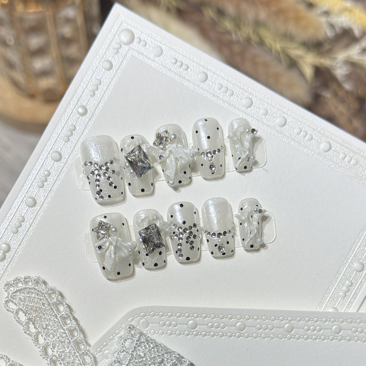 Elegante mit Strass verzierte Press-On Nagelset Brehn