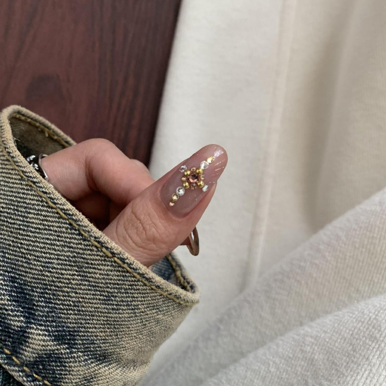 Kunstnagelset mit Eleganten Mustern und Glitzerakzenten Brehn