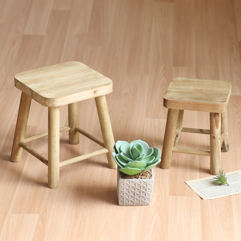 Robuster Hocker aus Massivholz Brehn