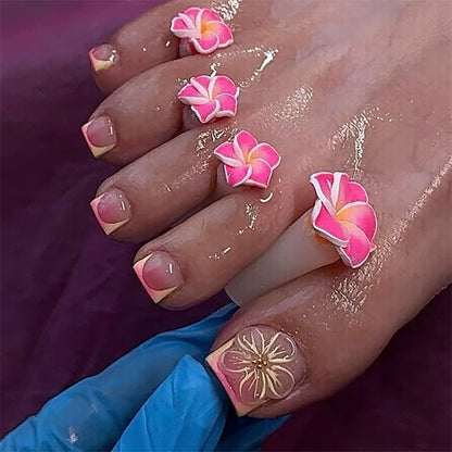 Kunstvolle Fußnagelverzierung mit elegantem Goldakzent Brehn