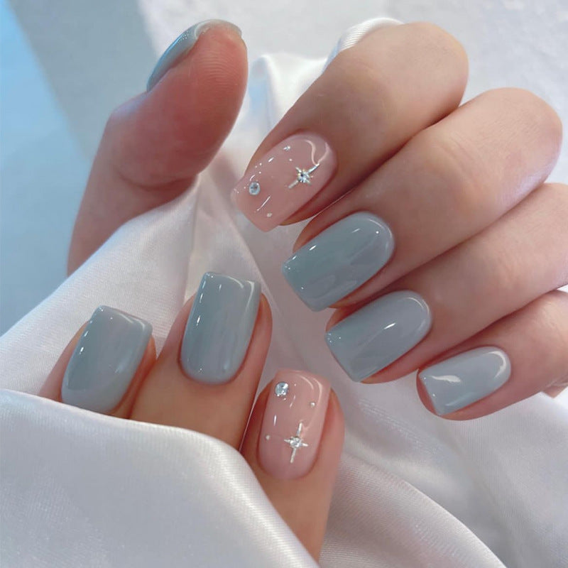 Elegante Stiletto Press-On Nagelkunst mit Strass-Akzenten Brehn