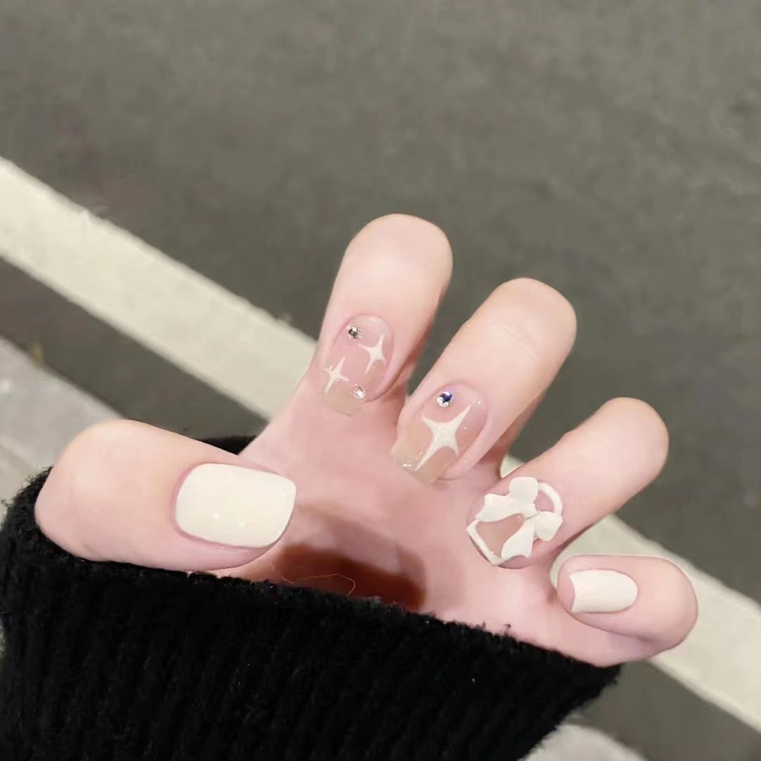 Elegante Nagelkunsterweiterungen Brehn