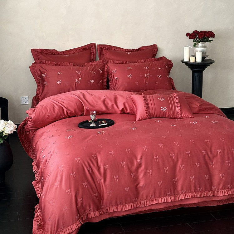 Luxuriöse Satin-Bettwäsche Garnitur mit Zarter Blumenstickerei und Volant