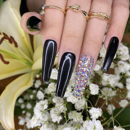 Glamouröse lange Stiletto Press-On Nagelset mit Strassakzenten