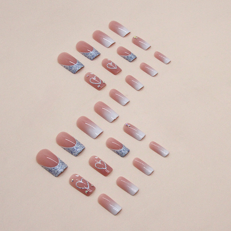 Herz-verzierte Nagelkunstverlängerungen Brehn