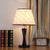 Elegante gedrehte Tischlampe