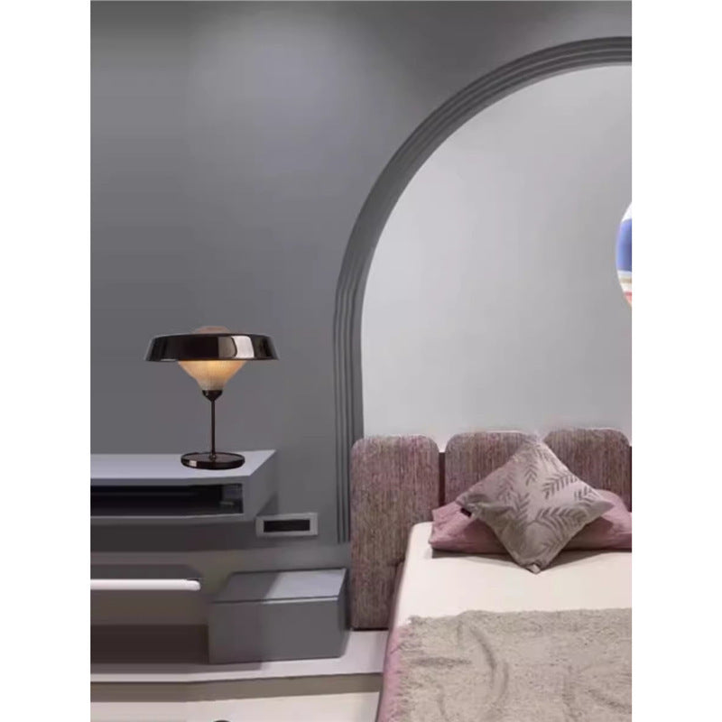 Moderne muschelförmige Tischlampe