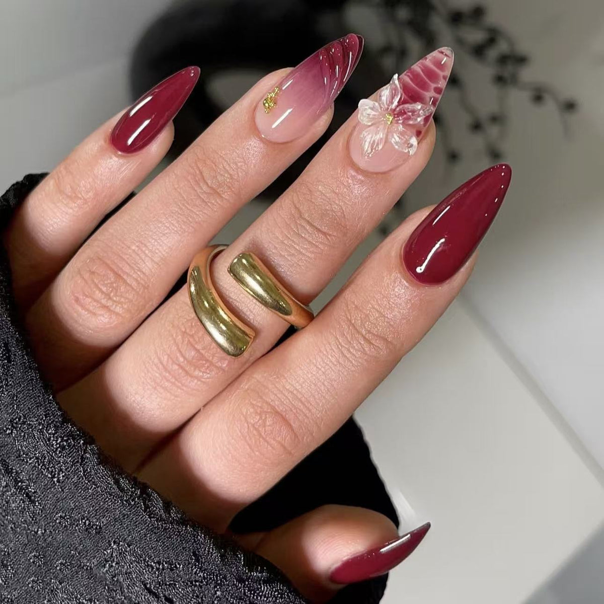 Künstlerische florale Stiletto Press-On Nägel