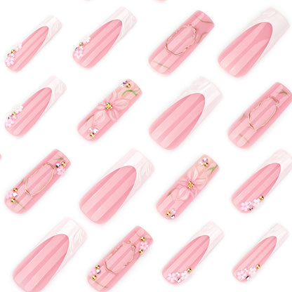Kunstvolle Nagelverlängerungen mit floralen Verzierungen Brehn
