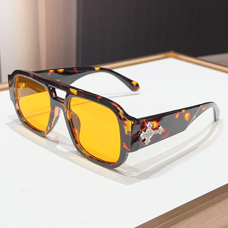 Statement Geometric Shield Sonnenbrille mit dekorativem Akzent Brehn