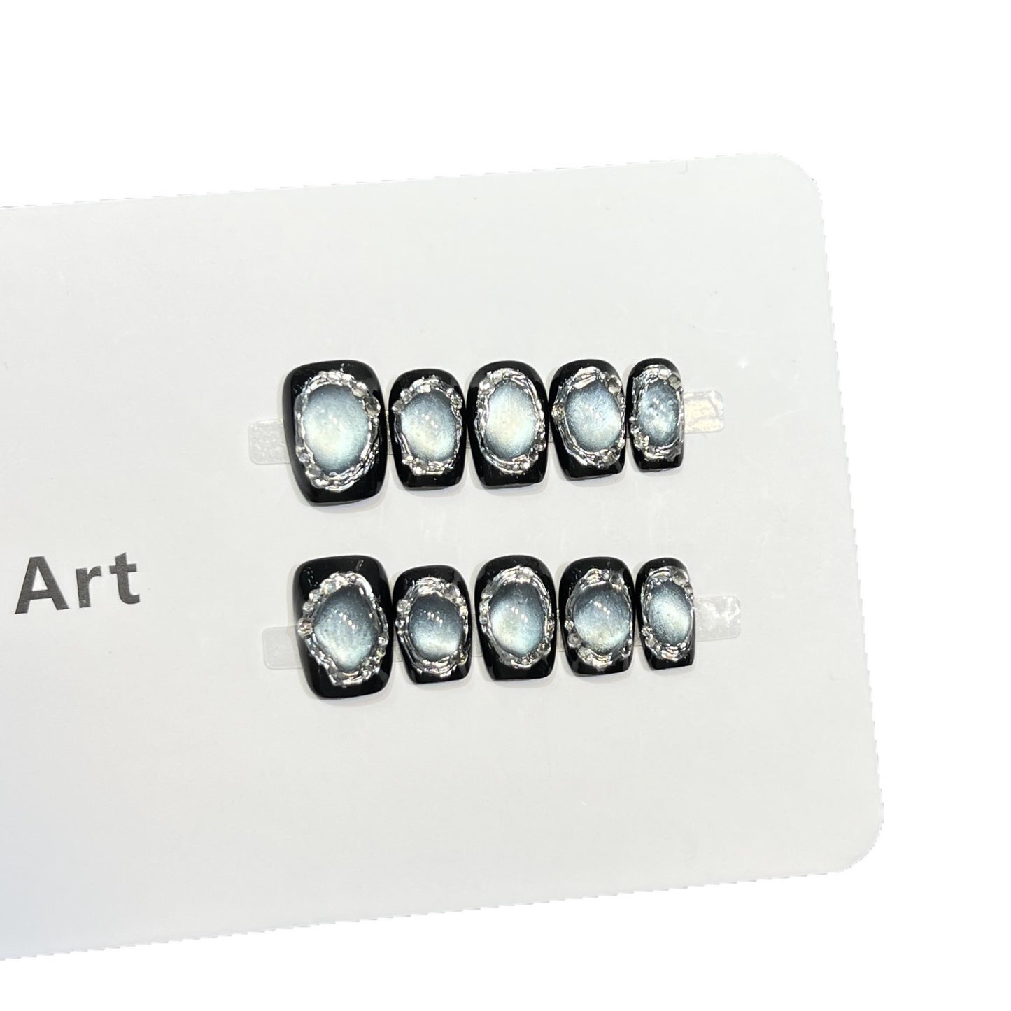 Glamouröse Press-On Nail Art Set mit Silberakzenten Brehn
