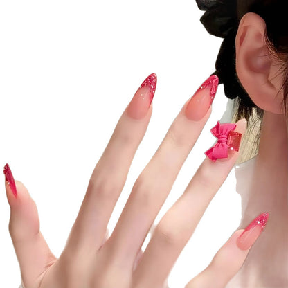 Elegante Stiletto-Nagelverlängerungen mit Strassakzenten