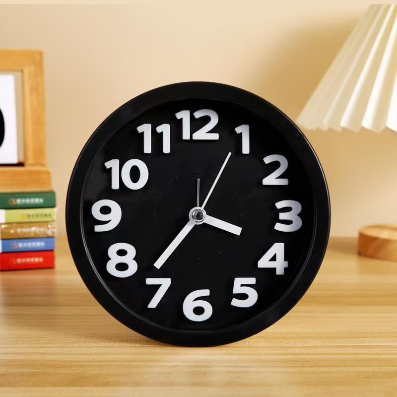 Moderne Tischuhr Im Minimalistischen Design Brehn