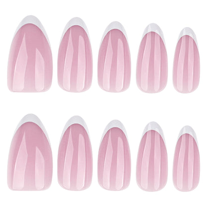Kunstvolle Nagelverlängerungen mit elegantem Farbverlauf und präzisem French-Tip Brehn