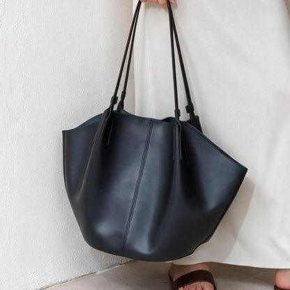 Lässiger skulpturaler Offene-Top Schultertasche mit Mittelnaht