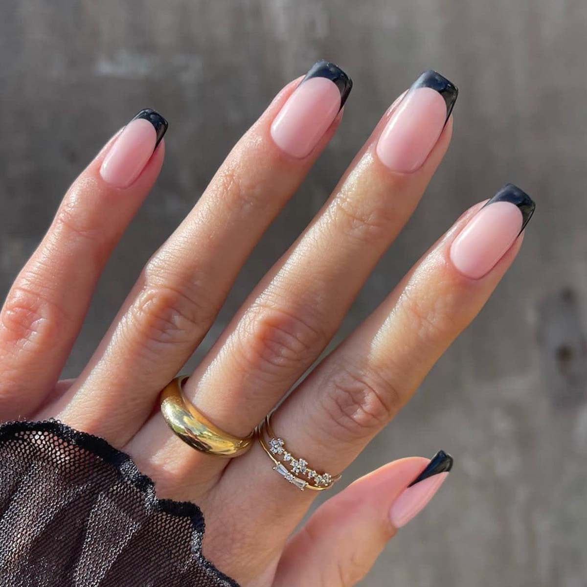 Kunstvolle Stiletto-Nägel mit eleganten Spitzen Brehn