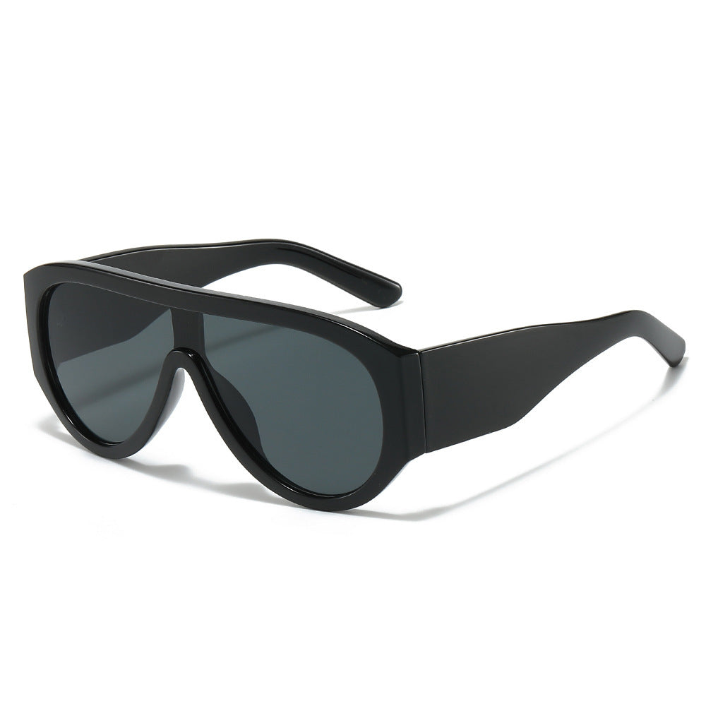 Retro-inspirierte übergroße Sonnenblenden-Sonnenbrille Brehn