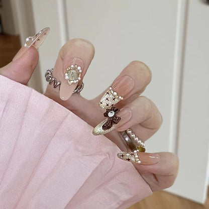 Künstlerisches Stiletto Press-On Nagelset mit floralem Schmuck Brehn