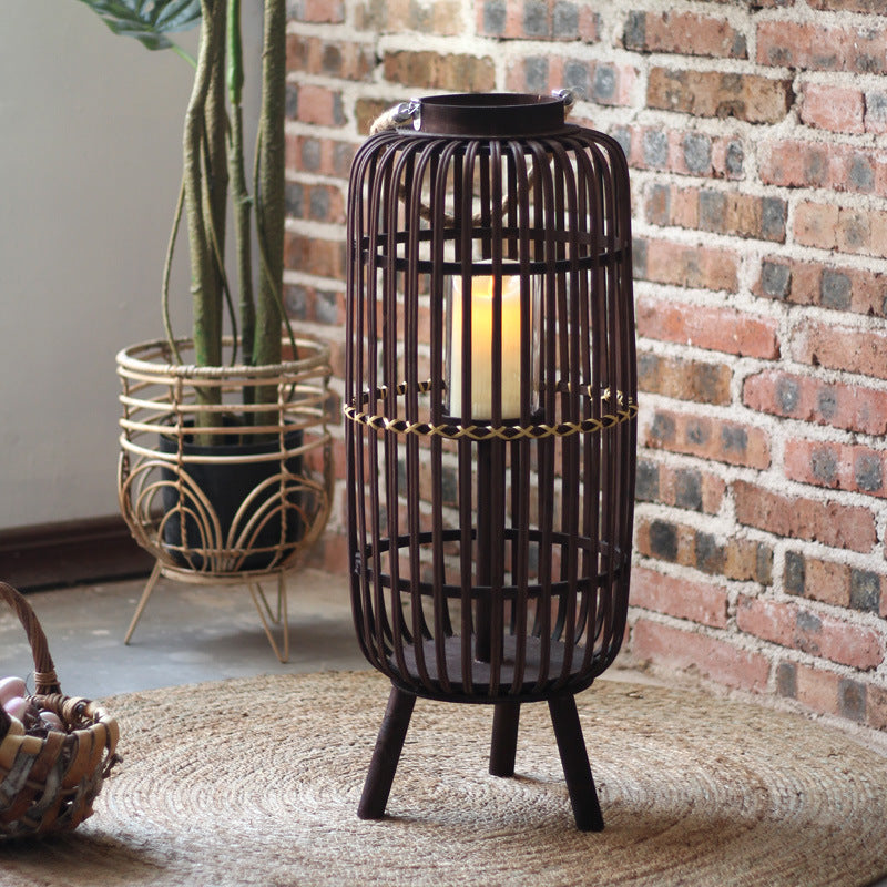 Stilvolle Laterne aus Rattan mit Holzgestell Brehn