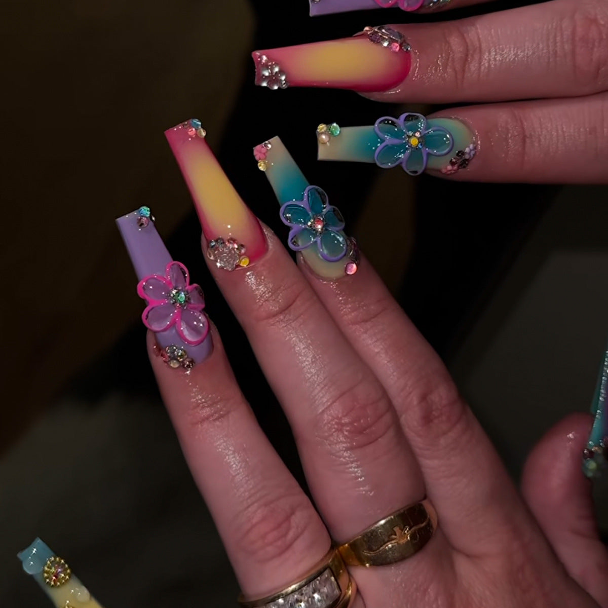 Nagelkunst mit Bunten Designs Brehn