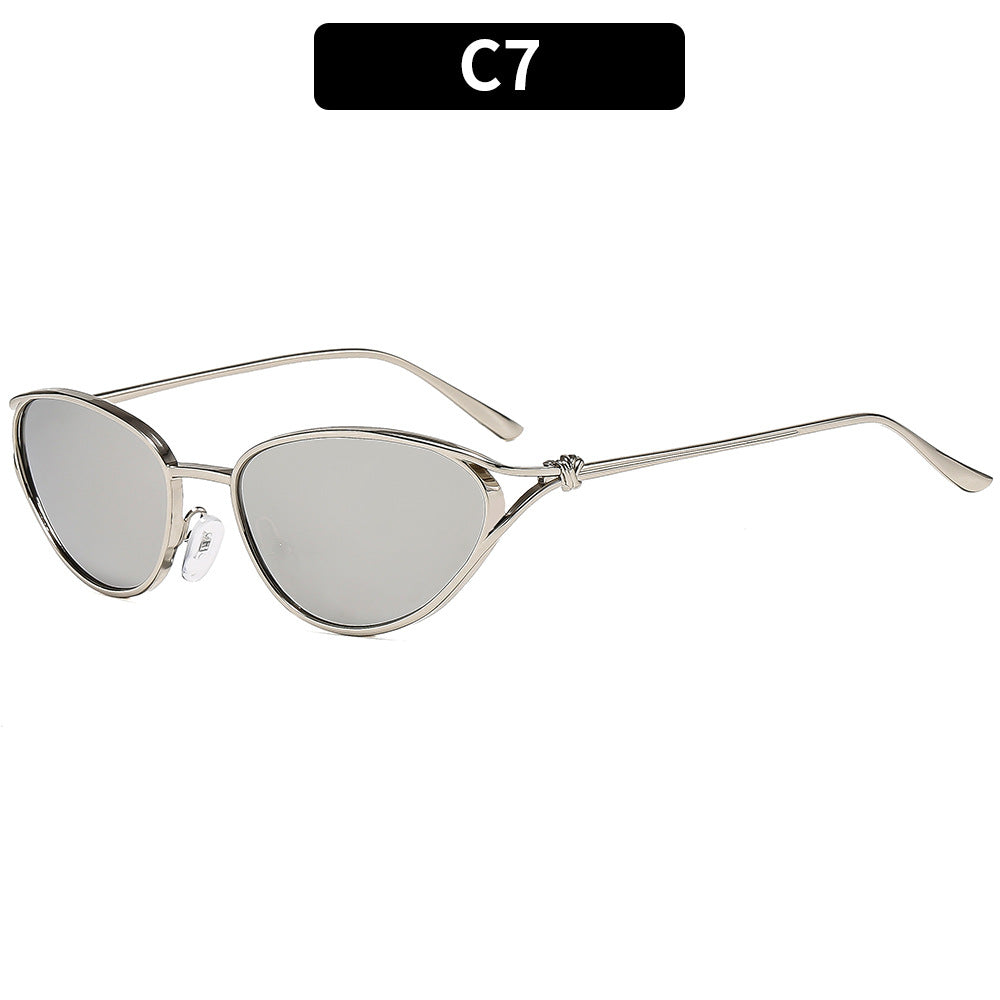 Elegante Cat-Eye-Sonnenbrille mit hochwertigen Metallakzenten