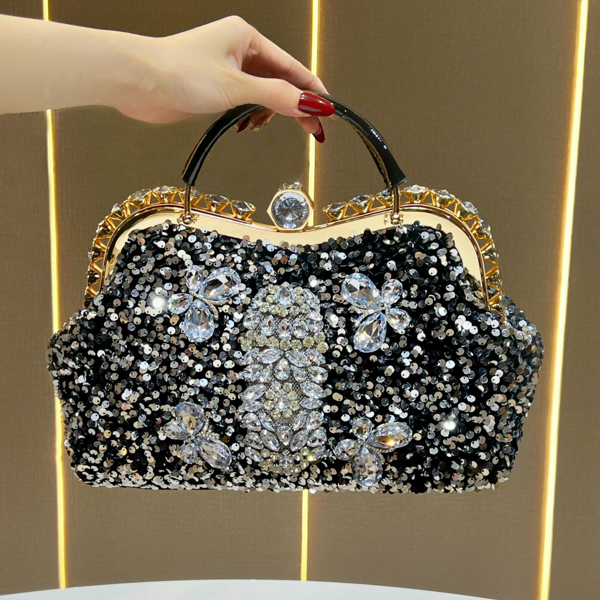 Verzierte Abendtasche