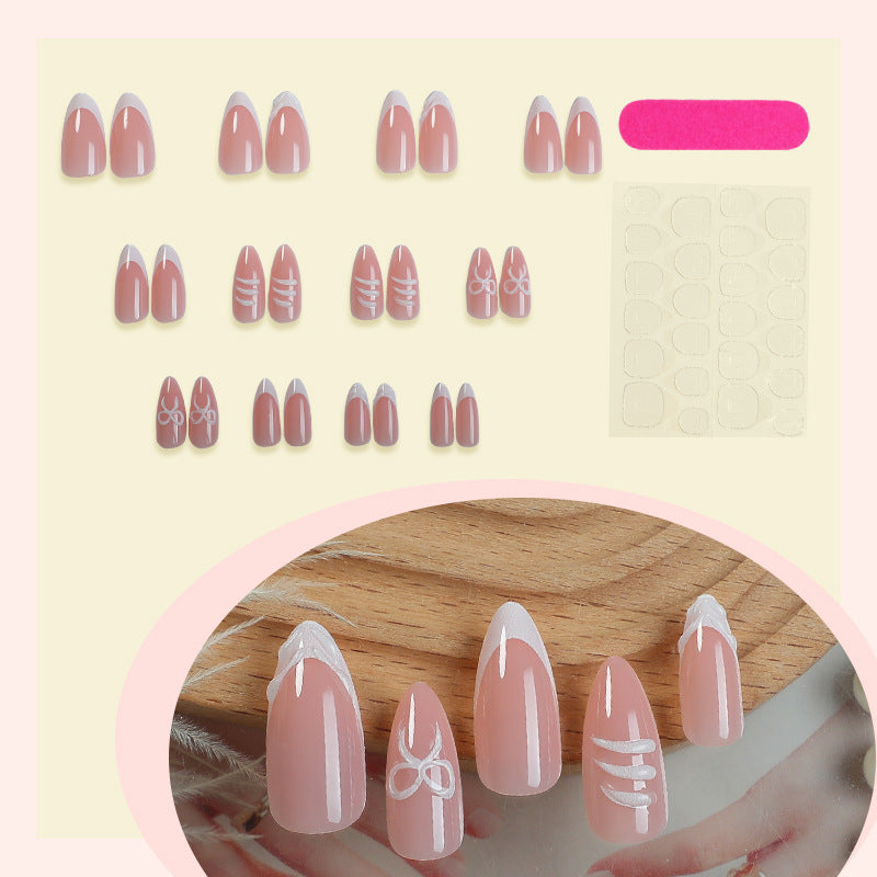 Künstlerisches Press-On-Nagelset mit eleganten Designs Brehn