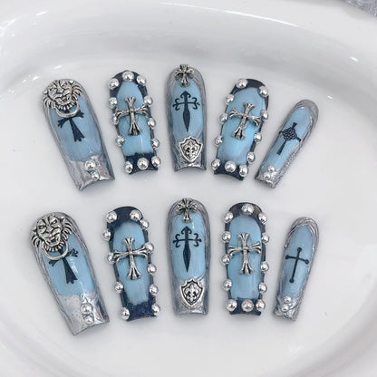 Dekoratives 3D Press-On Nail Set mit Gothic-Elementen