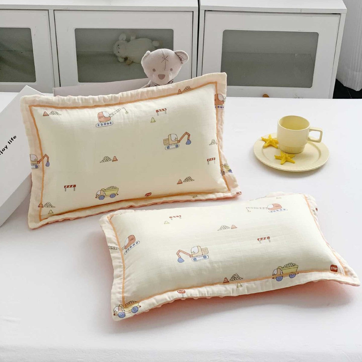 Baby Musselin Kissen Set mit Bärenmotiv & weichem Gaze-Rüschensamt