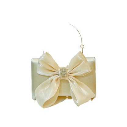 Elegante Satin Abend Clutch