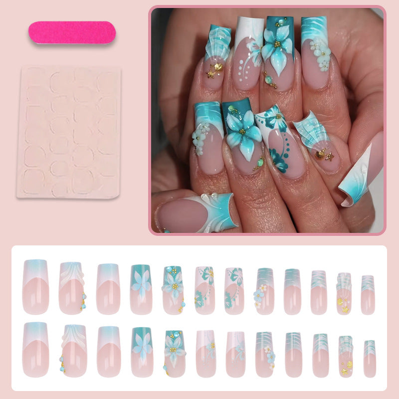 Kunstnagelset mit eleganten blumigen Verzierungen und Glitzerakzenten Brehn
