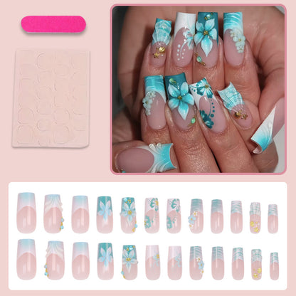 Kunstnagelset mit eleganten blumigen Verzierungen und Glitzerakzenten Brehn