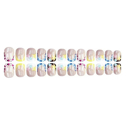 Kunstnagelset mit bunten Sternenmotiven und modernen Akzenten Brehn