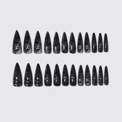 Kreatives Kunstnagelset im Spinnen-Muster Brehn