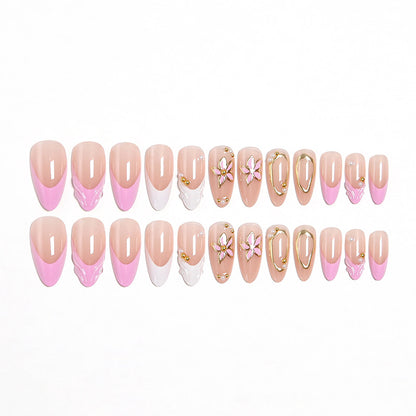 Kunstnagelset mit eleganten floralen Designs und Glamourösen 3D-Applikationen Brehn