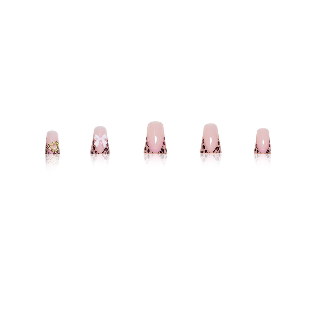 Künstlerische Nagelkunst Brehn