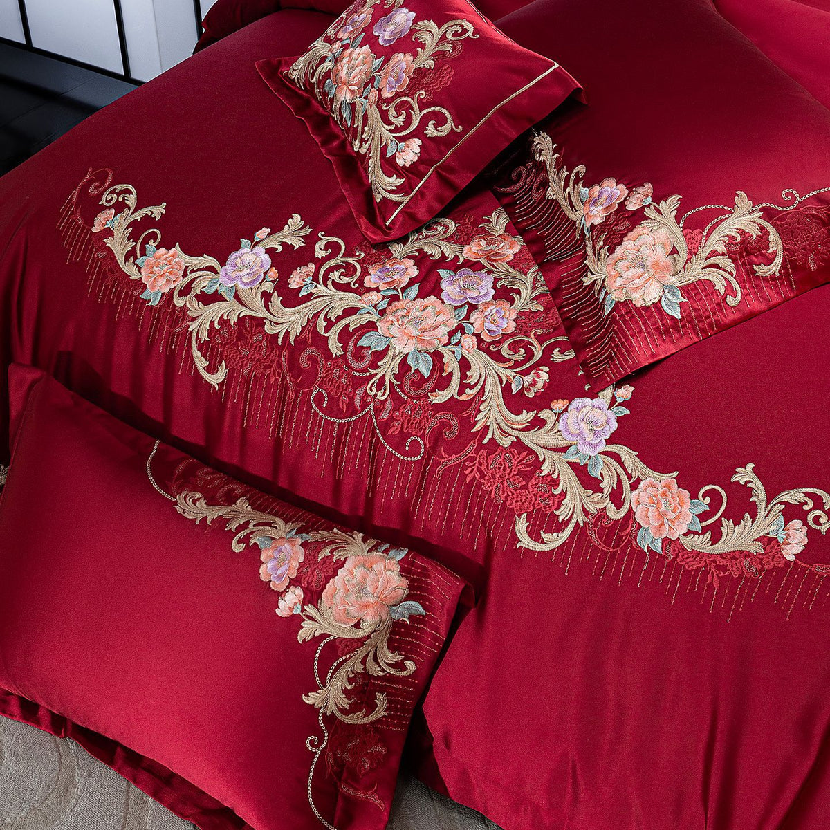 Besticktes Satin-Bettwäsche-Set mit Luxus-Applikationen