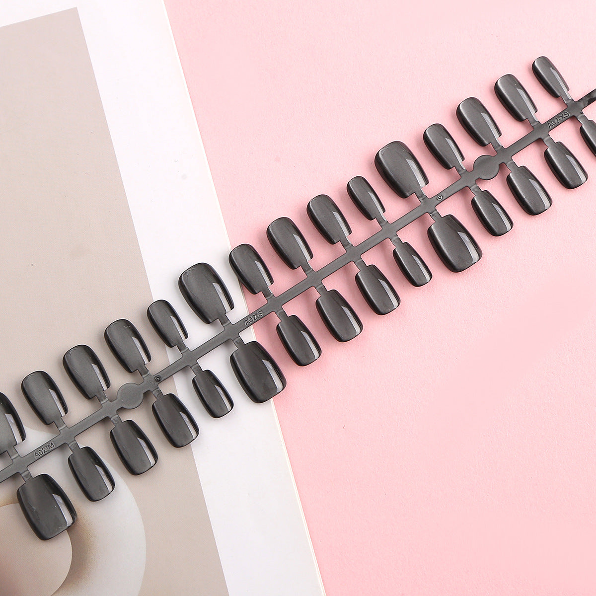 Elegantes Glänzendes Press-On Nagelset Brehn