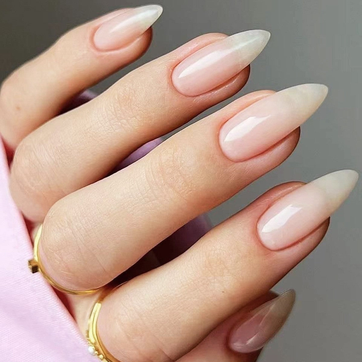 Glänzende spitze Nagelspitzen Brehn