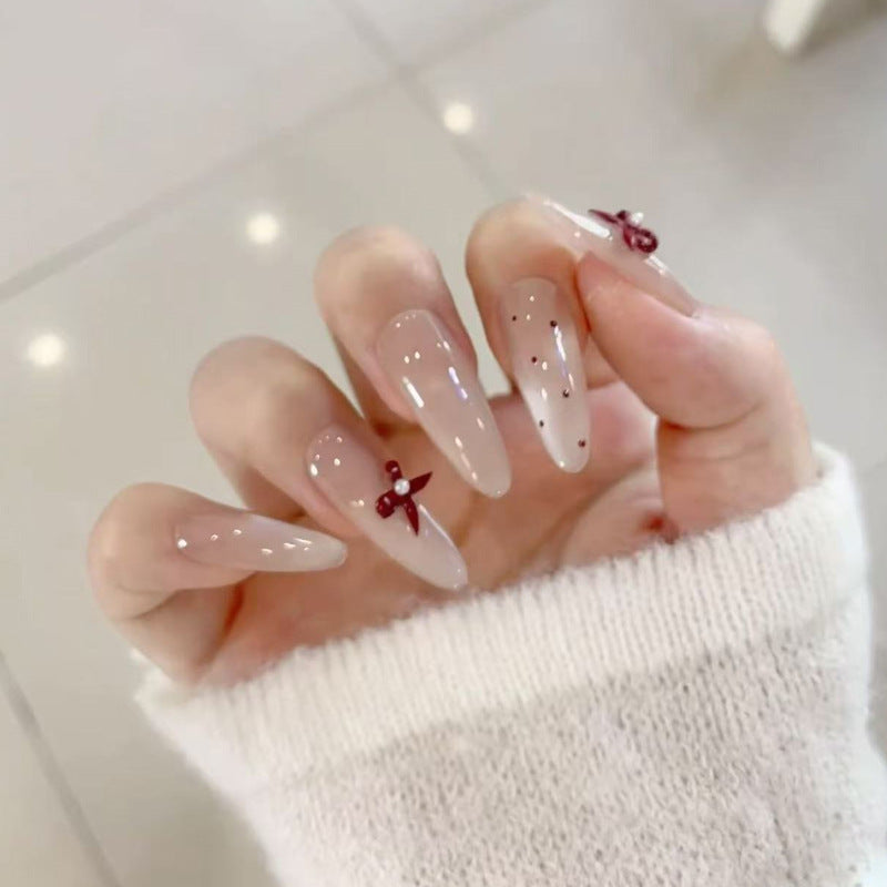 Elegante Stiletto Press-On Nägel mit dekorativen Akzenten Brehn