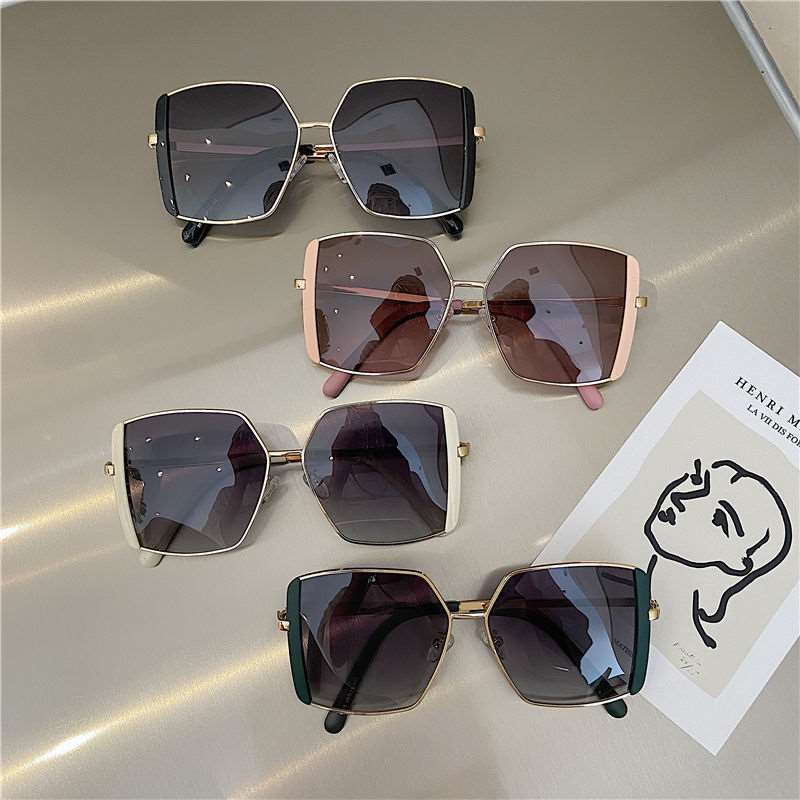 Damen oversized Sonnenbrille mit glamourösem Rahmen Brehn