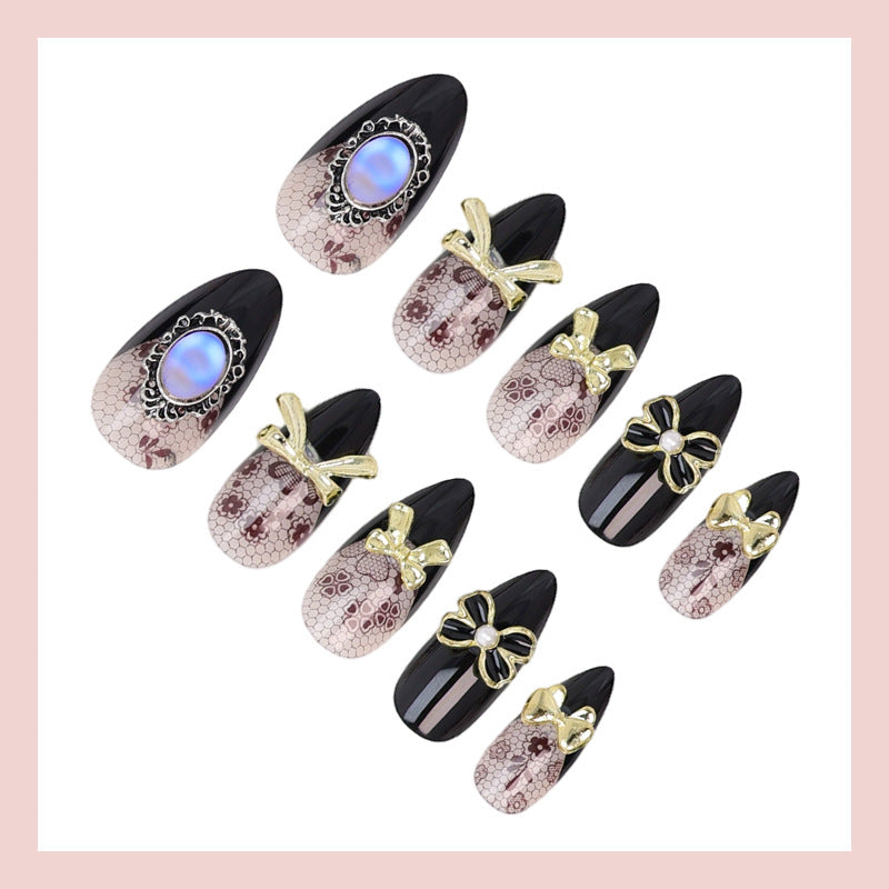 Kunstnagelset mit eleganten Punkt- und Schleifenverzierungen Brehn