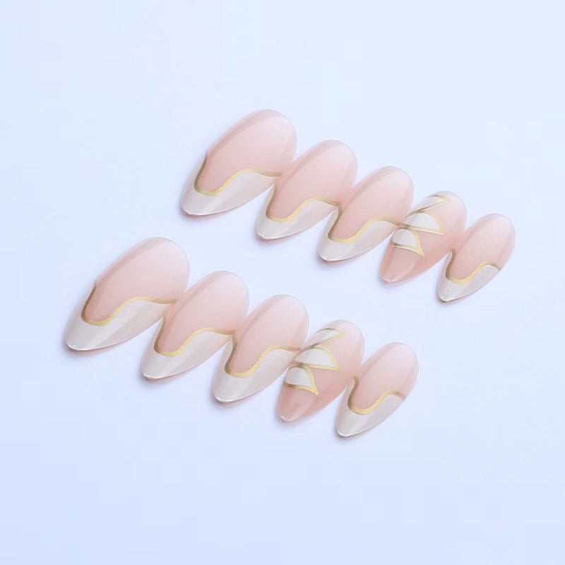Elegante glänzende French Tip Press-On Nägel mit goldenen Akzenten