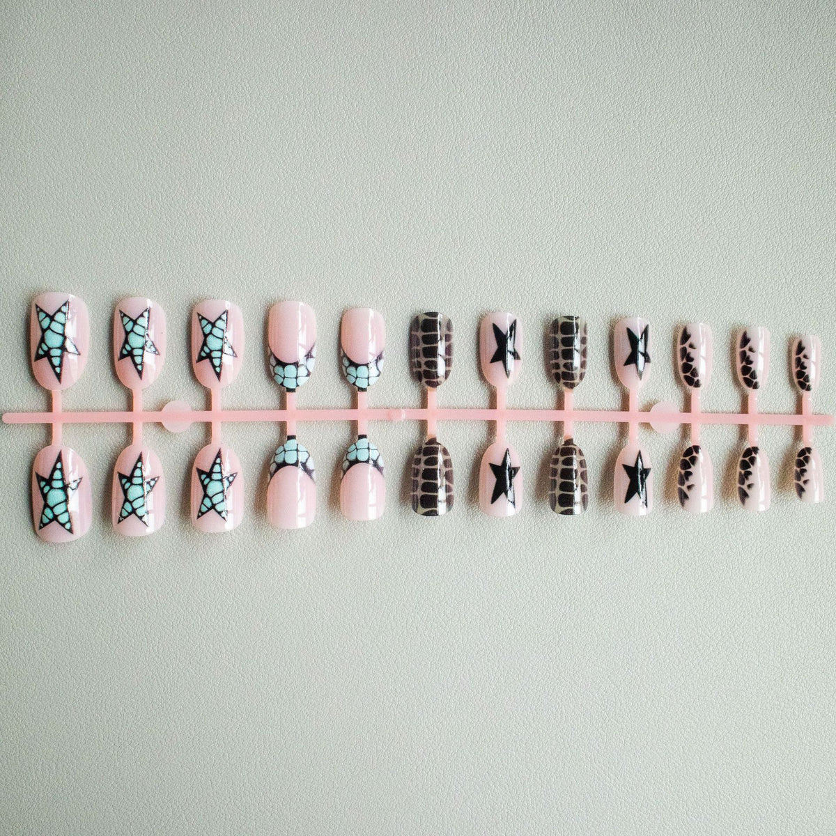 Künstlerisches Stern- und geometrisches Nagelkunst-Kit